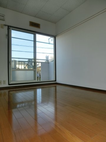 【寝室】 | アベニュー国立 | 日当り通風のよい寝室スペース。