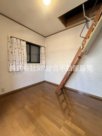 水走1丁目中古戸建の子供部屋|2F・洋室4.5帖。子供部屋としても使い勝手の良いお部屋です