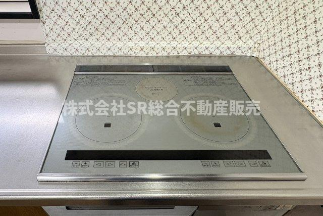 水走1丁目中古戸建のキッチン|IH3口コンロ、グリル付き♪お掃除が楽です！