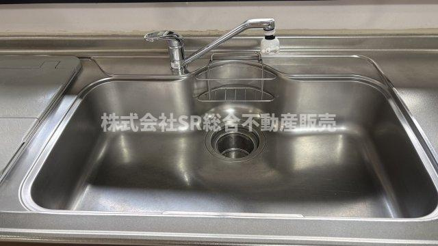 水走1丁目中古戸建のキッチン|シンクは洗い物をするのに十分なスペースがあります！