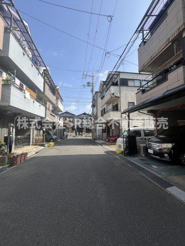 水走1丁目中古戸建の前面道路含む現地写真|リフォームや住宅ローン・東大阪市の不動産の事なら弊社にお任せ下さいませ！
各地域の特徴・グルメ・裏道やその他、細かい情報等も熟知した
東大阪市出身のスタッフが新生活を送るお客様をサポート致します！
