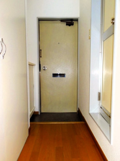 【玄関】 | ※写真は同物件他のお部屋の様子です。