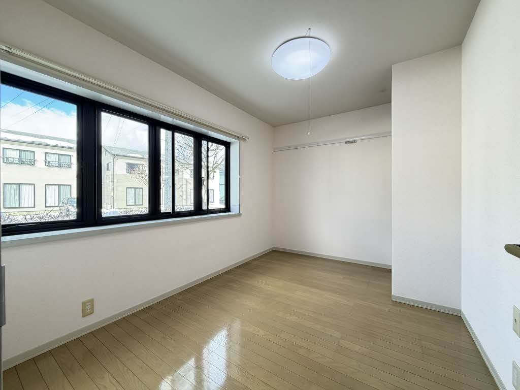 コート・ハイネス Ｂの洋室