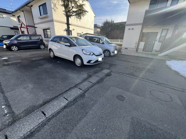 コート・ハイネス Ｂの駐車場