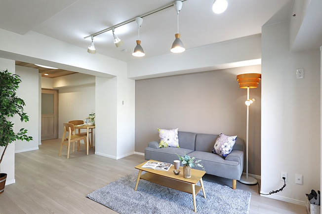 【居間・リビング】 | サニークレスト住吉 | 【LDK：約12帖】クロス貼替え、水廻り設備一新、ハウスクリーニング済みです☆