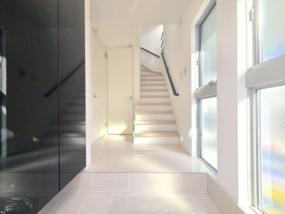 【玄関】 | 南西角地／デザイナーズハウス／川崎市高津区新作6丁目