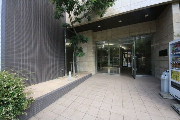 ルクレ新栄レジデンスのエントランス