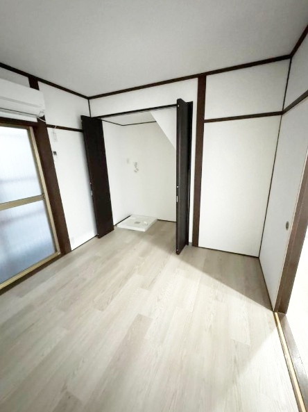 西九条比永城町の洋室