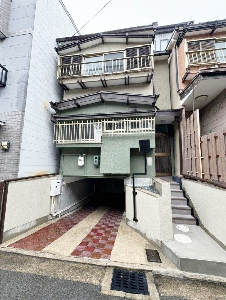 西九条比永城町の外観