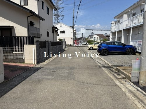 【前面道路含む現地写真】 | 【仲介手数料０円】伊勢原市下落合　新築一戸建て　2号棟　全2棟 | 伊勢原市下落合　新築一戸建て　全2棟