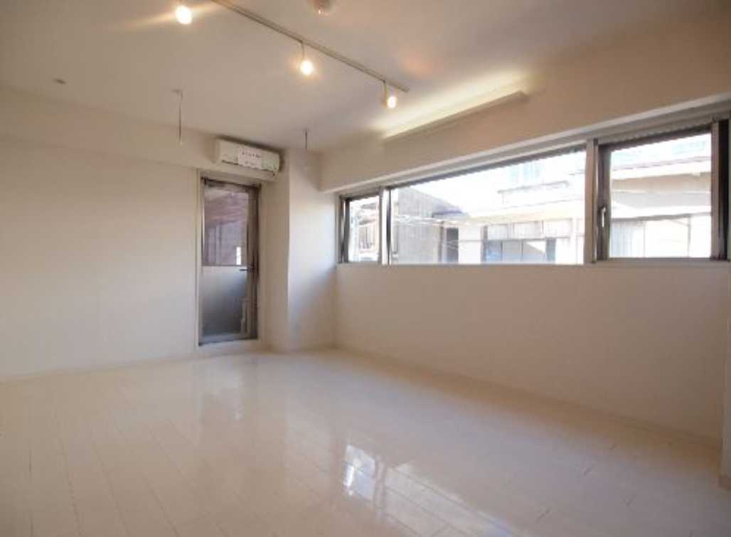 プランドール　駅近　駐車場あり　シャーメゾンの居間・リビング