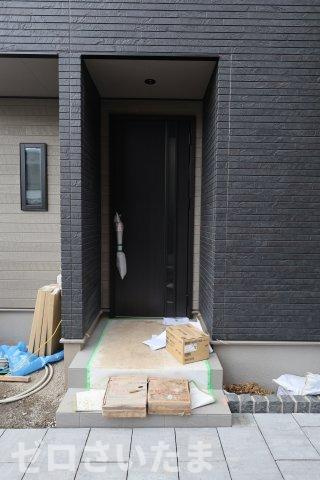 《仲介手数料無料》南区根岸３丁目5-2新築一戸建ての玄関