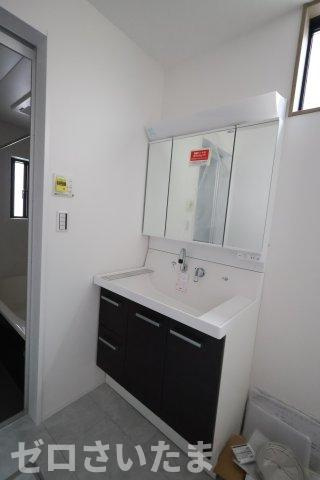 《仲介手数料無料》南区根岸３丁目5-2新築一戸建ての独立洗面台