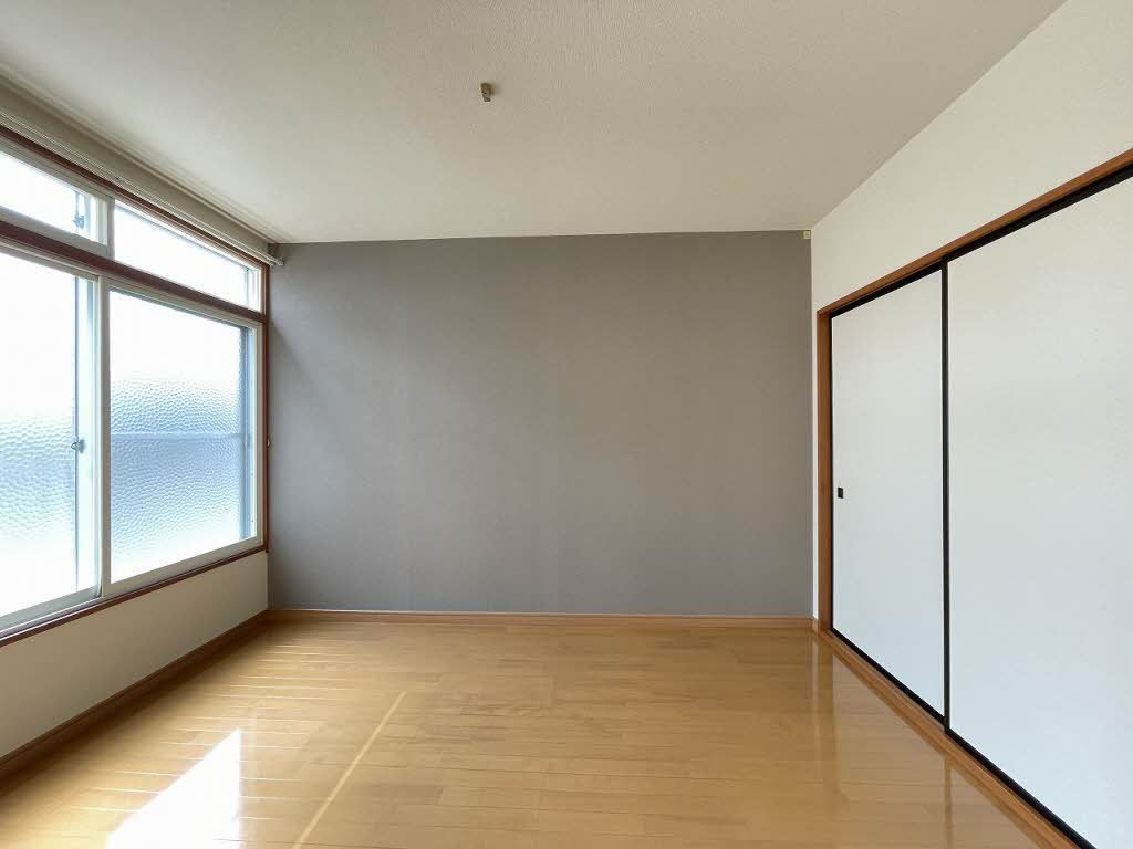 若葉ハイツの洋室
