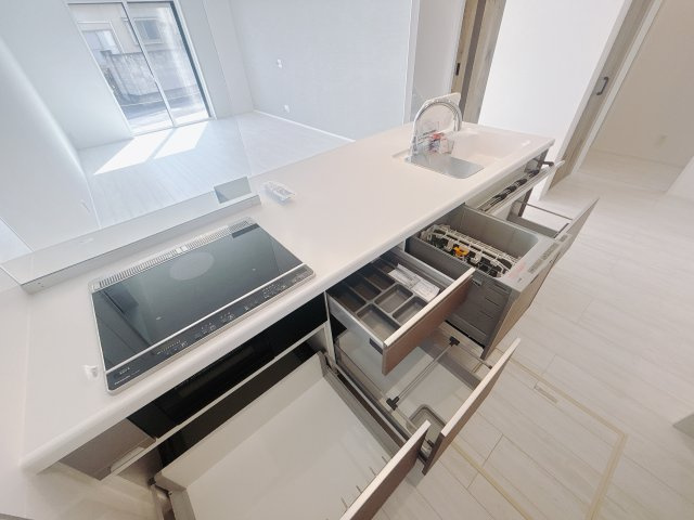 【中古戸建】高崎市上中居町のキッチン|■キッチン｜全スライド式収納キッチン♪お皿や鍋の出し入れもラクラクです（＾＾）！
