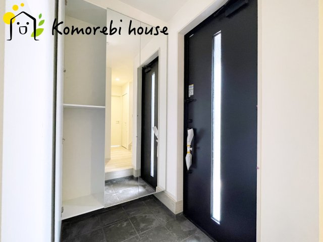 さいたま市西区宮前町　1期　新築一戸建て　FIT-A　02の玄関|明るい玄関です