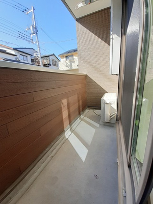 【バルコニー】 | レインボーグローヴ | 外からの目が気にならないバルコニーで洗濯物が干せます