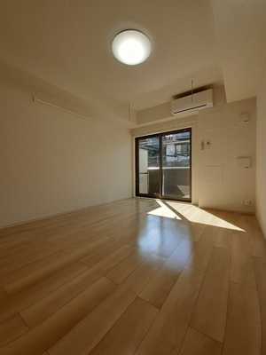 【居間・リビング】 | レインボーグローヴ | ゆったりとした居間です