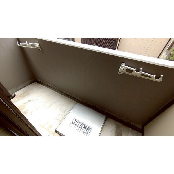 プレリュード江坂のバルコニー