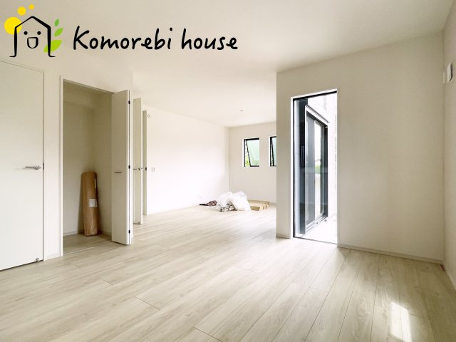 さいたま市西区宮前町　1期　新築一戸建て　FIT-A　03の居間・リビング|おしゃれなリビングです