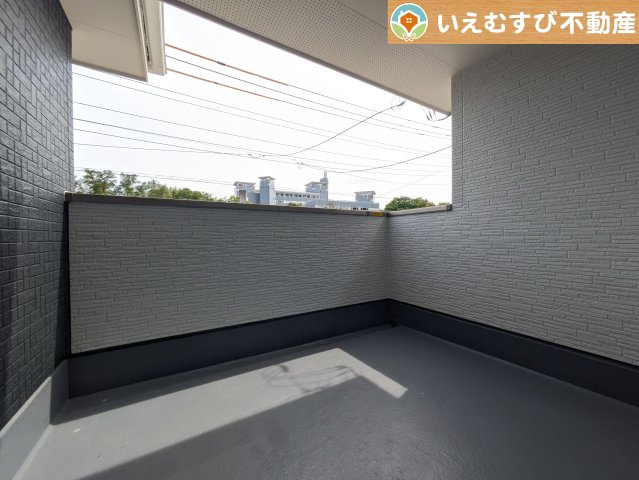 Terrechez　本庄市本庄2期のバルコニー|ゆとりの広さのインナーバルコニー
急な雨でもインナーバルコニーなら安心！天気を気にせず干して外出できます♪