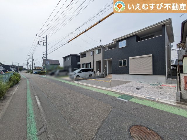 Terrechez　本庄市本庄2期の前面道路含む現地写真|充分な広さの前面道路
間口が広くお車の出し入れも問題なく行えるスペースが確保されています♪