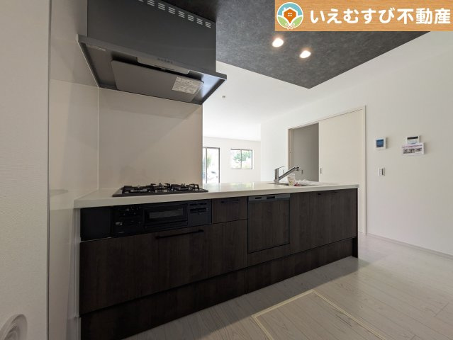 Terrechez　本庄市本庄2期のキッチン|食器洗乾燥機付で忙しいママをサポート
洗い物時間が短縮できて、その分家族や自分の時間が増えますね♪