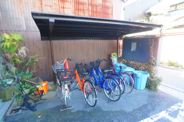 マンションアモリーノの駐車場