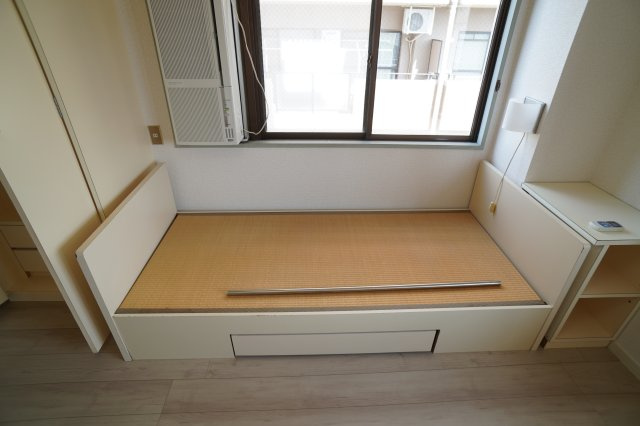 マンションアモリーノの洋室