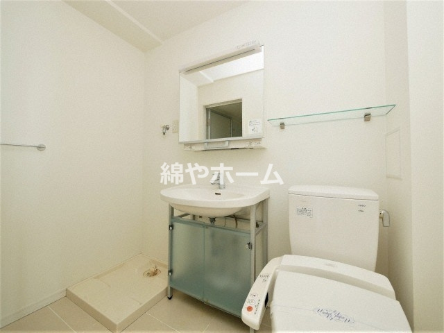 コーラルポワント難波WESTの独立洗面台|独立洗面台、小物を置くことができて便利です