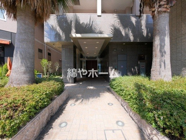 コーラルポワント難波WESTのエントランス|建物の内部です