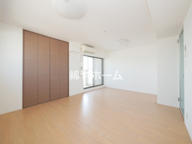 コーラルポワント難波WESTの居間・リビング|ゆったり過ごせるリビングです