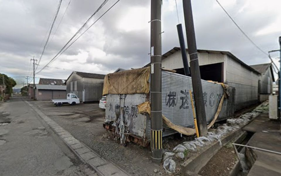 都城市都北町の倉庫の外観