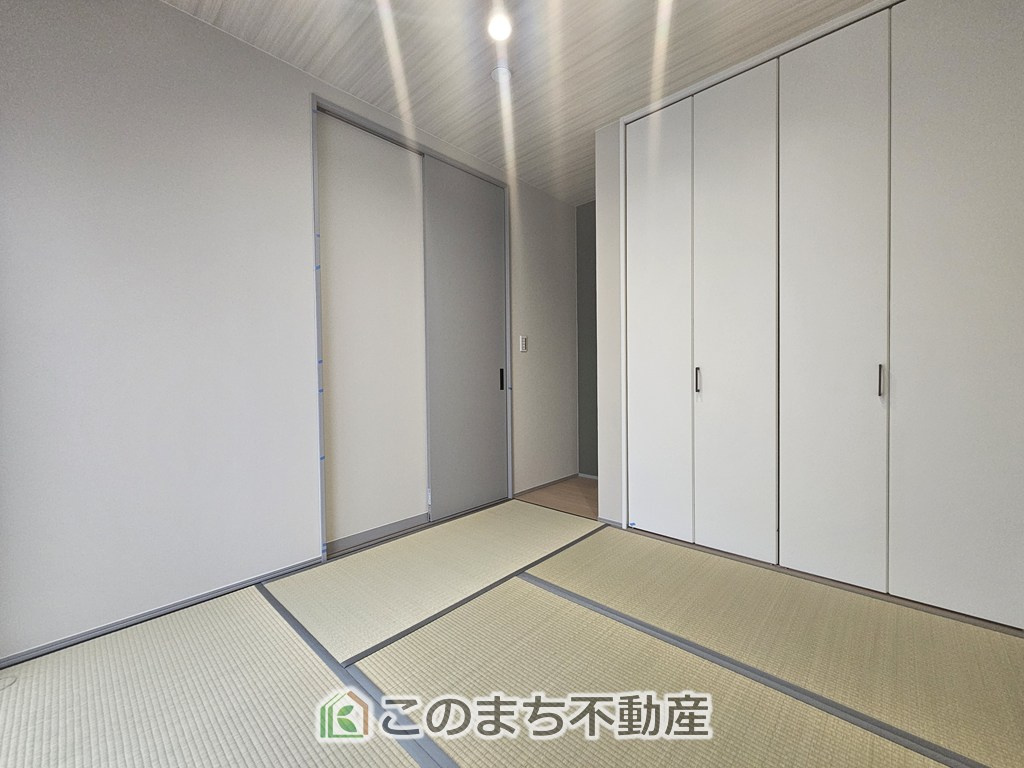 アーバンモデリア宇都宮市細谷町の和室|お子様のお昼寝にも便利な和室です。大きな窓から暖かな日差しが差し込みます♪