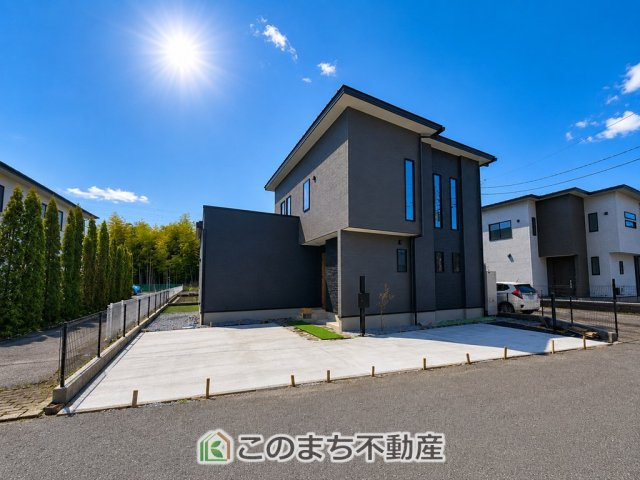 アーバンモデリア宇都宮市細谷町の駐車場|車庫スペース３台！！（車種による）ご両親やご友人が遊びに来ても駐車スペースには困りません！！