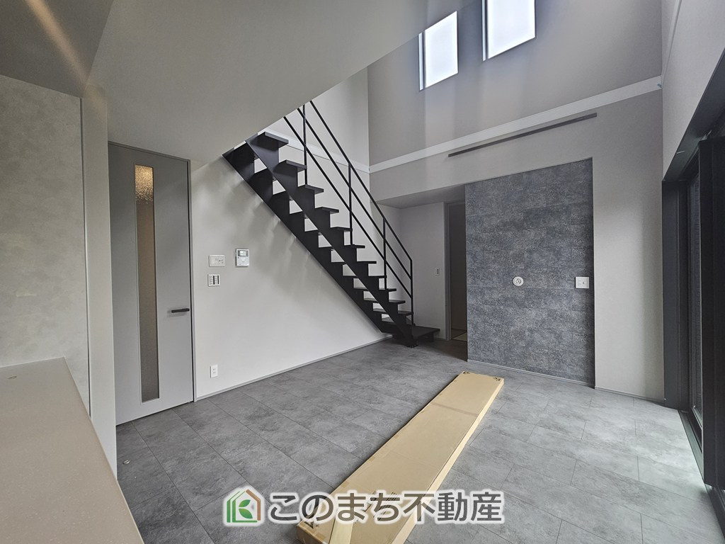 アーバンモデリア宇都宮市細谷町の居間・リビング|ＬＤＫは明るく日中電気をつけなくても生活出来るエコ住宅！！