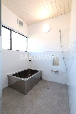 福居町貸家TY B棟の浴室|2026年2月撮影。