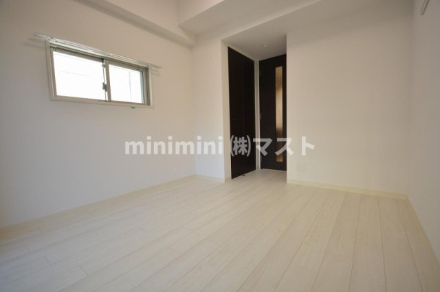 エステムコート大阪WESTⅡの内装|部屋横の小窓は角部屋のみです