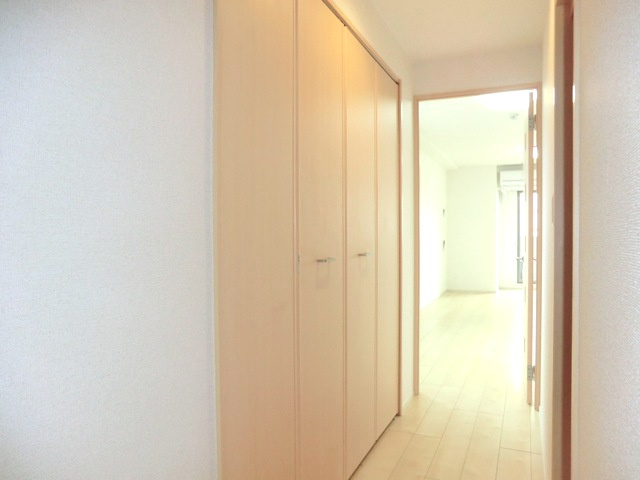 ラコルタ南浦和Ｓｔａの内装|★廊下スペースに収納あり！収納豊富にあり★