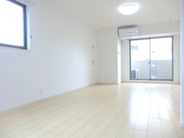 ラコルタ南浦和Ｓｔａの洋室|★南東角部屋・２面採光の居室です★