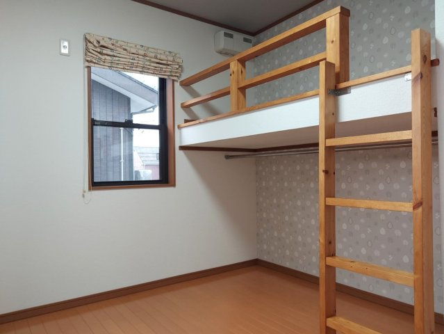 新潟市西区小針南の洋室