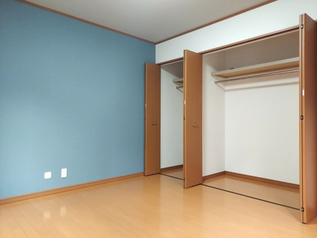 新潟市西区小針南の洋室