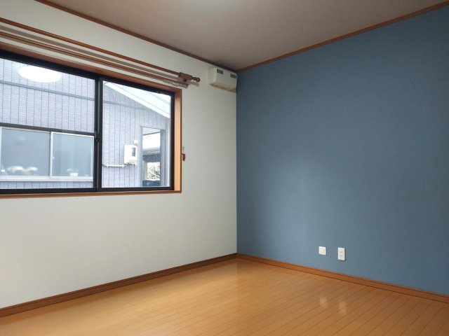 新潟市西区小針南の洋室