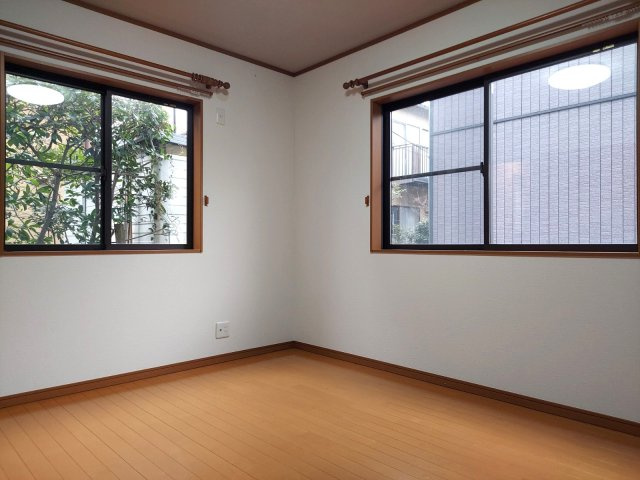 新潟市西区小針南の洋室