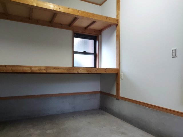 新潟市西区小針南の駐車場