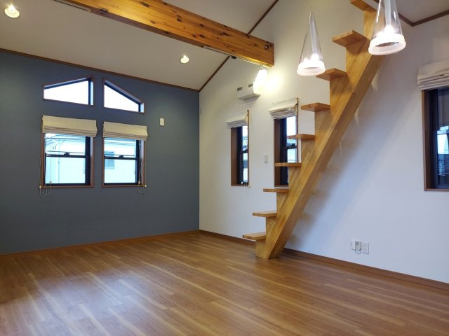 新潟市西区小針南の居間・リビング