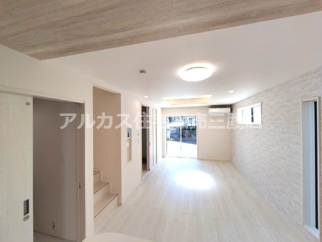 【内覧動画公開中！】調布市柴崎2丁目 京王線 つつじヶ丘駅 新築戸建の居間・リビング