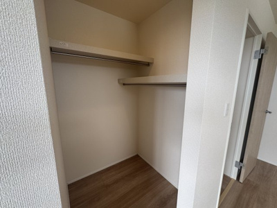 【収納】 | 南城市玉城糸数4期（全2棟） | 2号棟　洋室7.5帖＋WIC付き♪（WIC×2部屋）