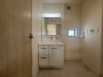 【独立洗面台】 | 南城市玉城糸数4期（全2棟） | 2号棟　三面鏡付き洗髪洗面化粧台♪