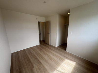 【洋室】 | 南城市玉城糸数4期（全2棟） | 2号棟　洋室6帖＋WIC付き♪（WIC×2部屋）